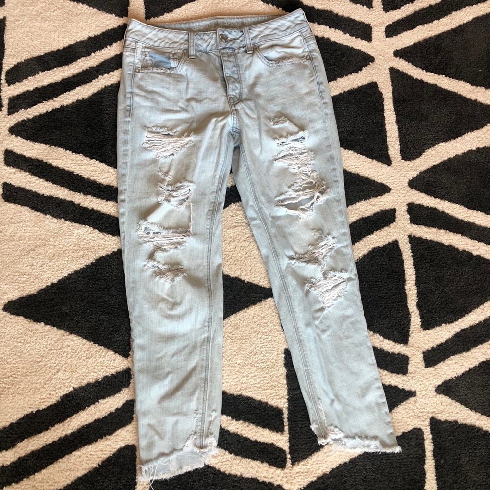 AE Tomgirl Light Wash Ripped Jeans